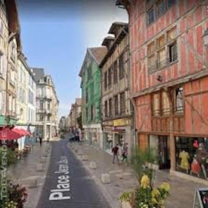 Ferienwohnung Cocoon Standing - Coeur Historique De Troyes Exterior foto